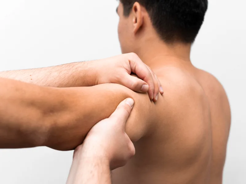 How Wellcare Chiropractic And Rehabilitation Clinic treats rotator cuff injury in houston