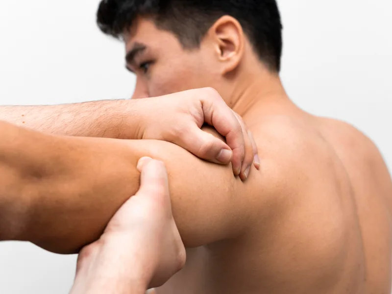 Wellcare Chiropractic And Rehabilitation Clinic treating shoulder pain in houston